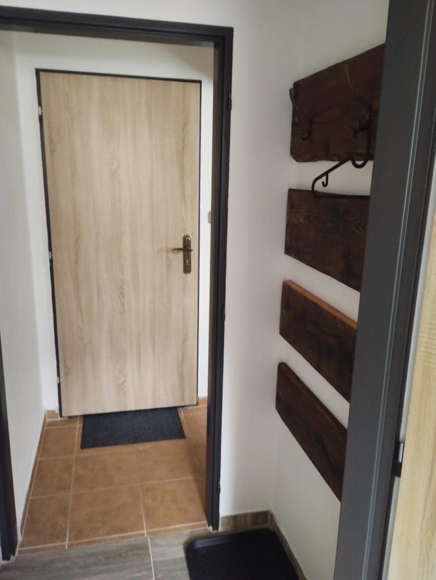 Ubytovani Pod Jezem Loket Luaran gambar